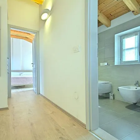 Lenka Prázdninový dům *