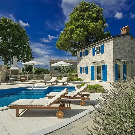 Lenka Vikendica