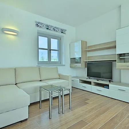 Lenka Holiday home *